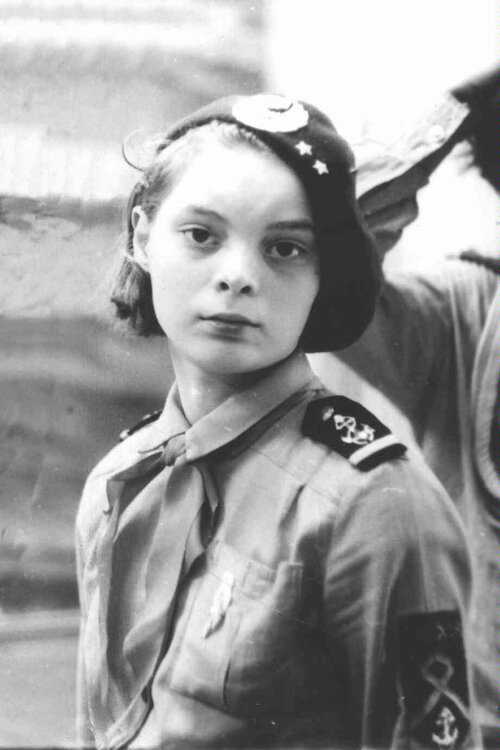 1990-05 Тюшева Алёна на линейке